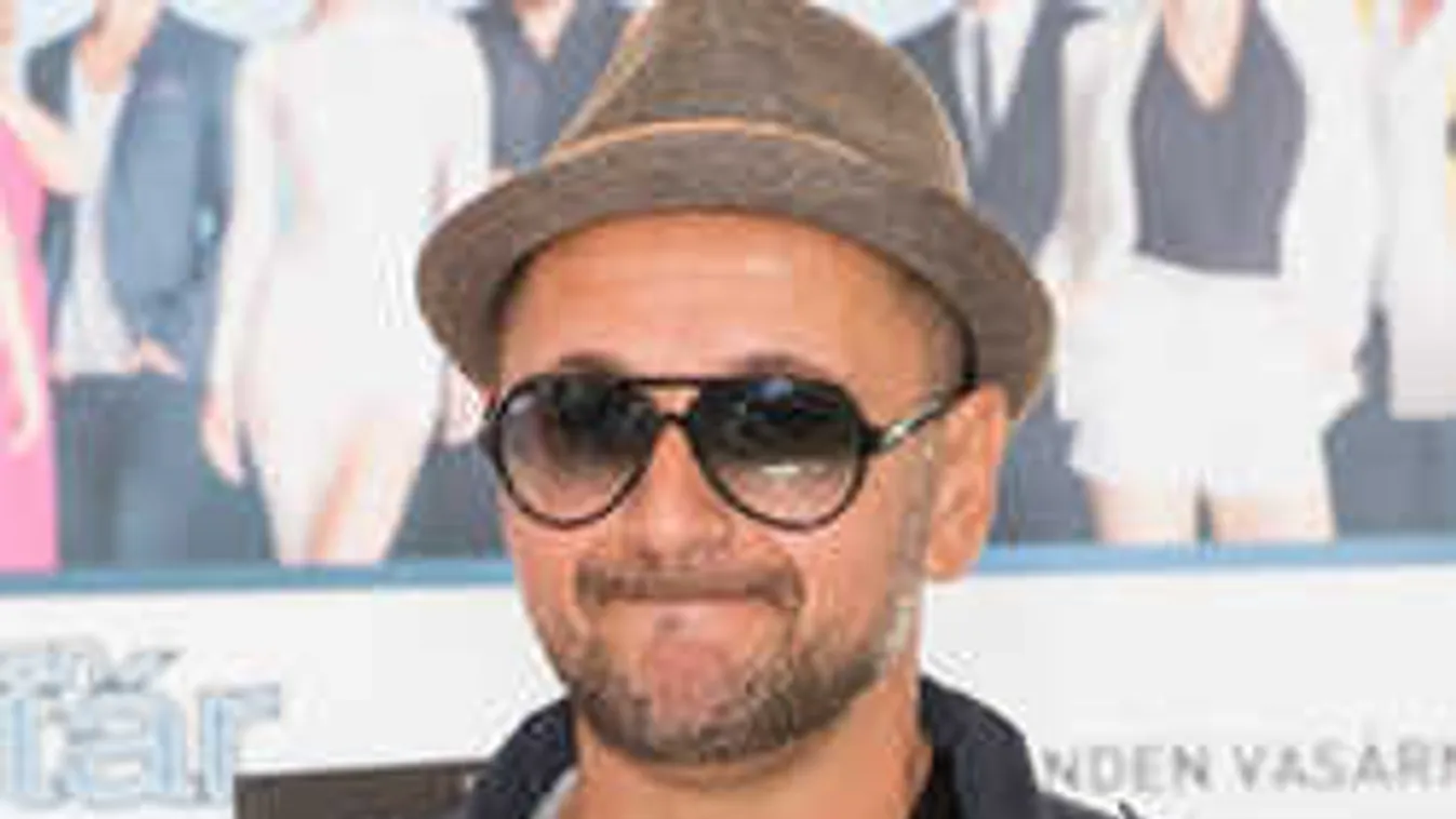 Csinos lányok társaságában kaptuk le Majkát: Mit szól ehhez Dundika