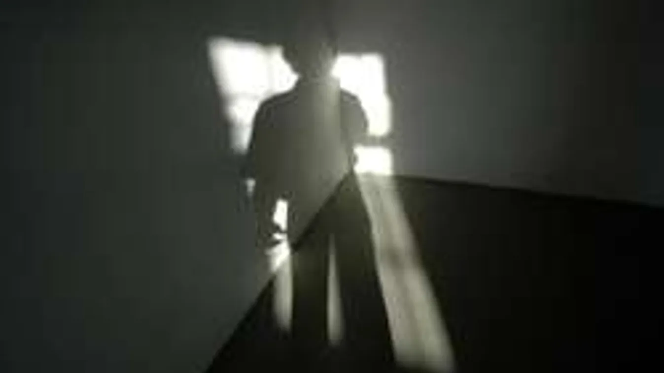 Kegyetlen szatír csalja el a tízéves kislányokat Pécsen! Körözik!