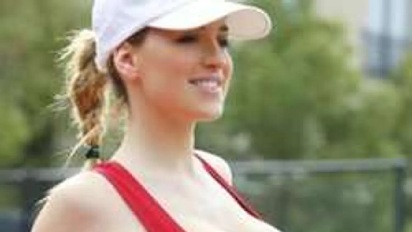 A gigamellű szépség megmutatja, milyen az élet óriás keblekkel