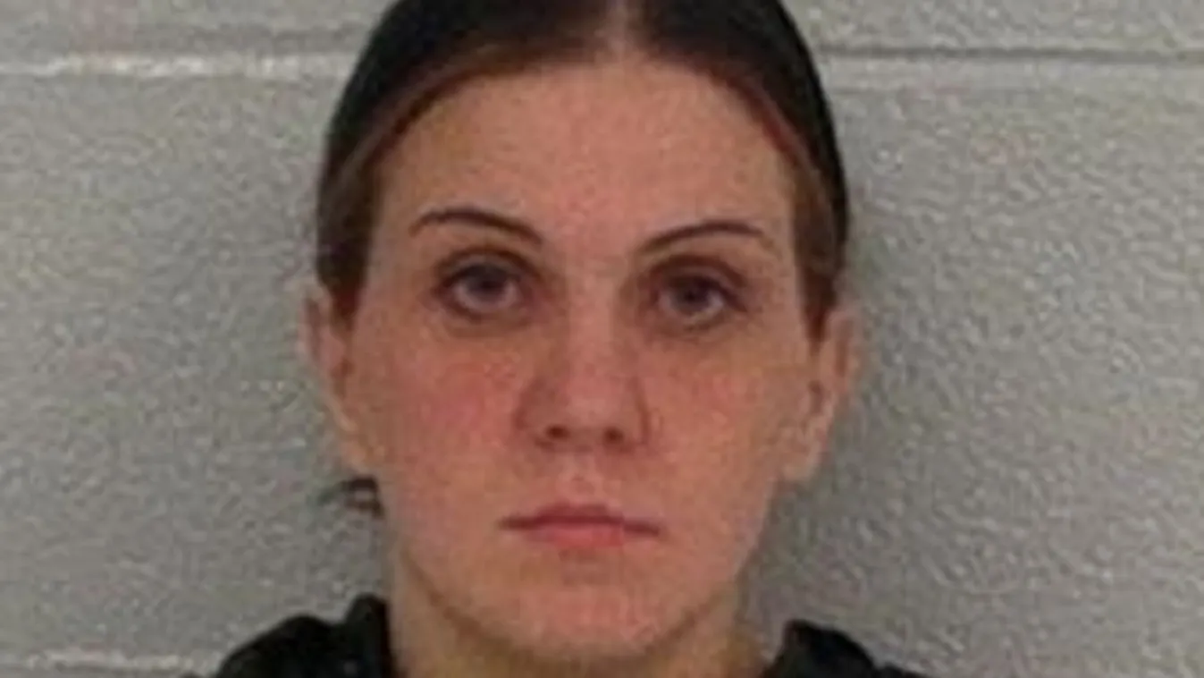 Undorító: kiskorú diákjai előtt, a tanóra közepén kezdett maszturbálni az aberrált tanárnő