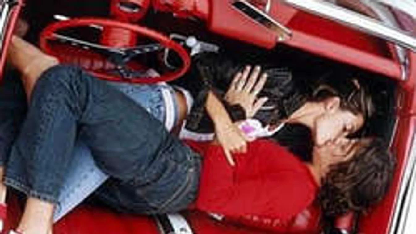 Véres szexbaleset: Szeretője falloszába harapott a rémült nő!