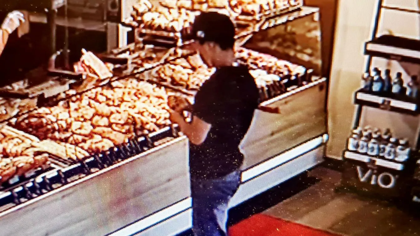 Késsel a hátában sétált be egy férfi zsemlét venni a pékségbe – fotó