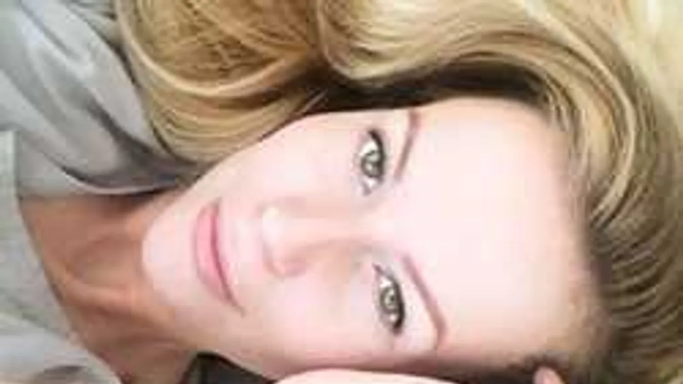 Hoppá: Ezért szokott le a meztelenkedésről a csinos műsorvezető