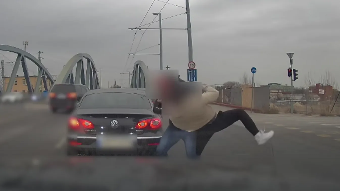 Sokkoló felvétel: két autós esett egymásnak a Kerepesi úton, óriási verekedés tört ki