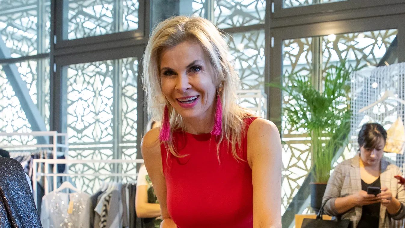 Hatalmas büszkeség, örömhírt jelentett be a luxusfeleség