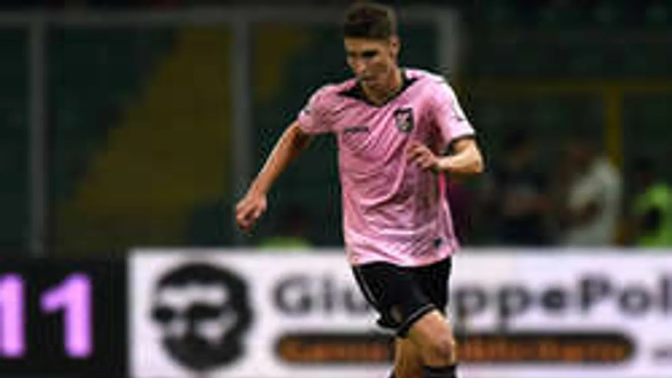 Százezrekre büntette klubja a magyar csatárt