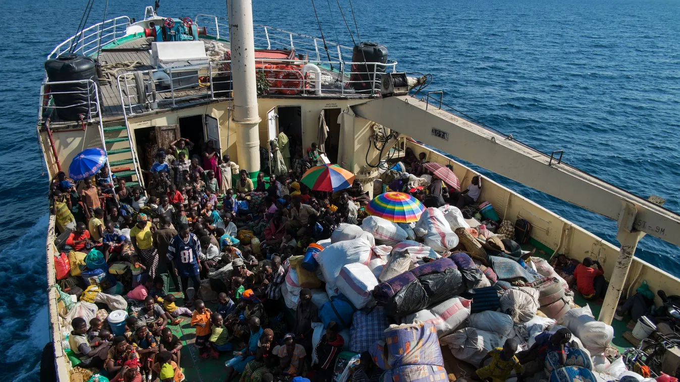 Özönlenek a migránshajók Európa partjai felé