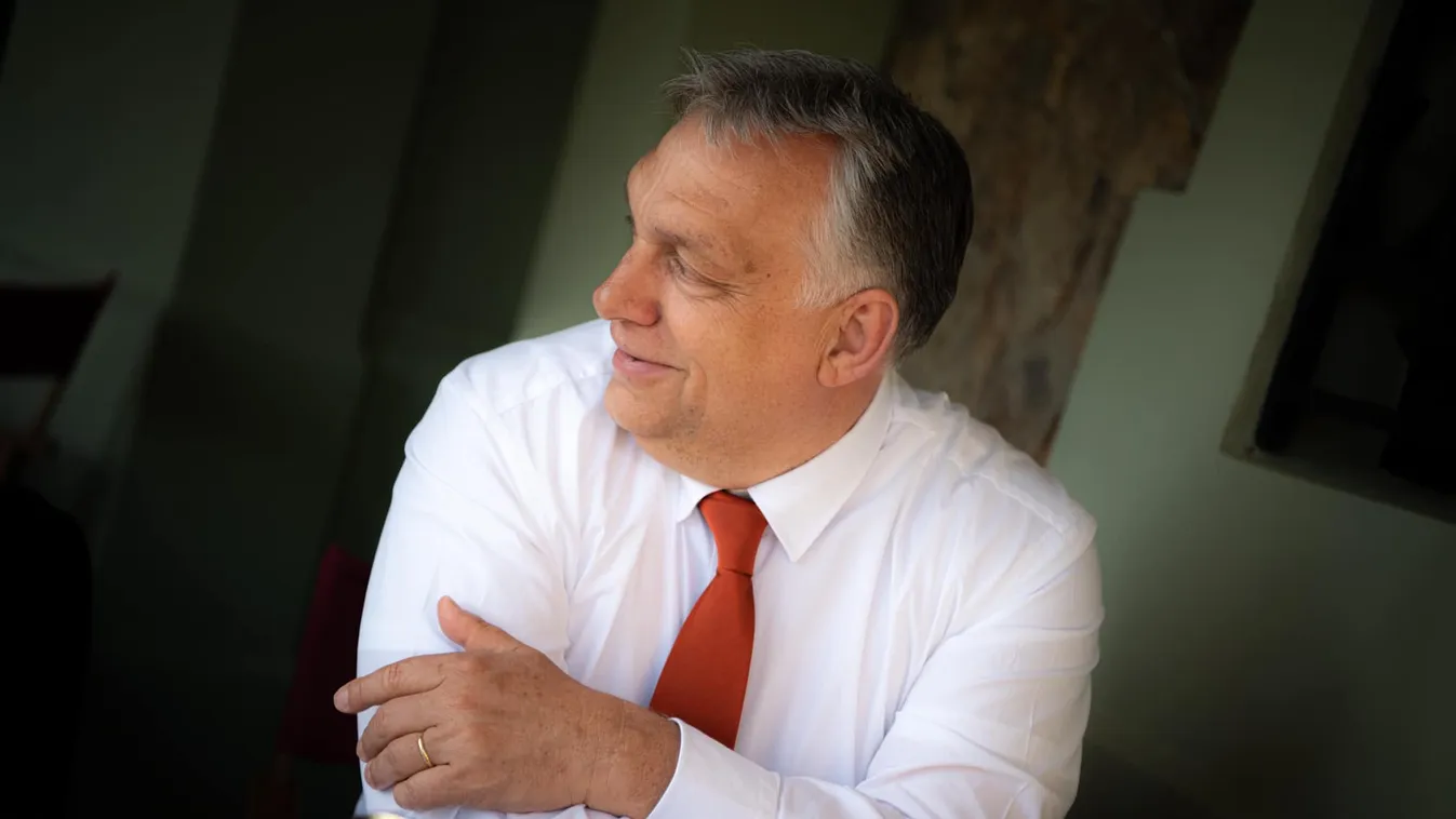 Orbán Viktor videón mutatta meg az éjszakai műszakot