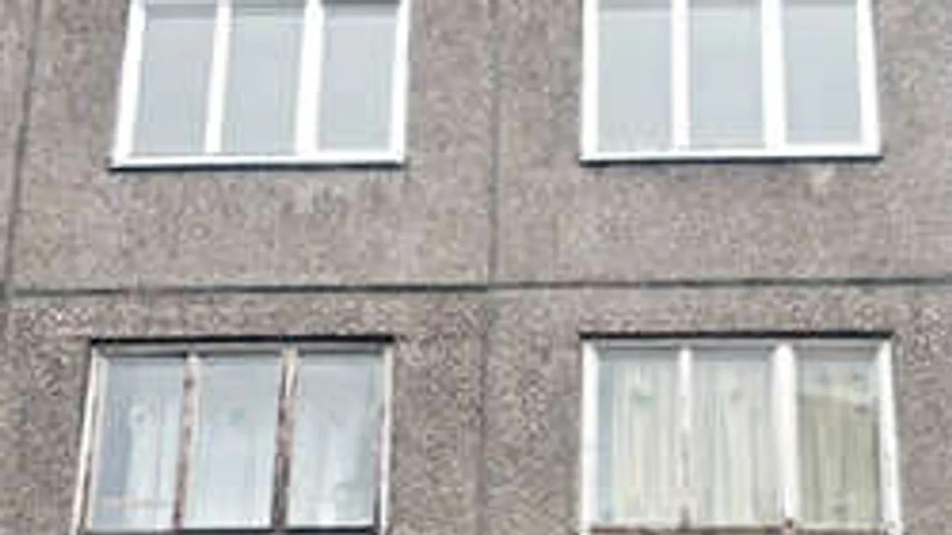 Ezért zuhant ki az ablakon a 3 éves magyar kisfiú, az anya mindent elmondott