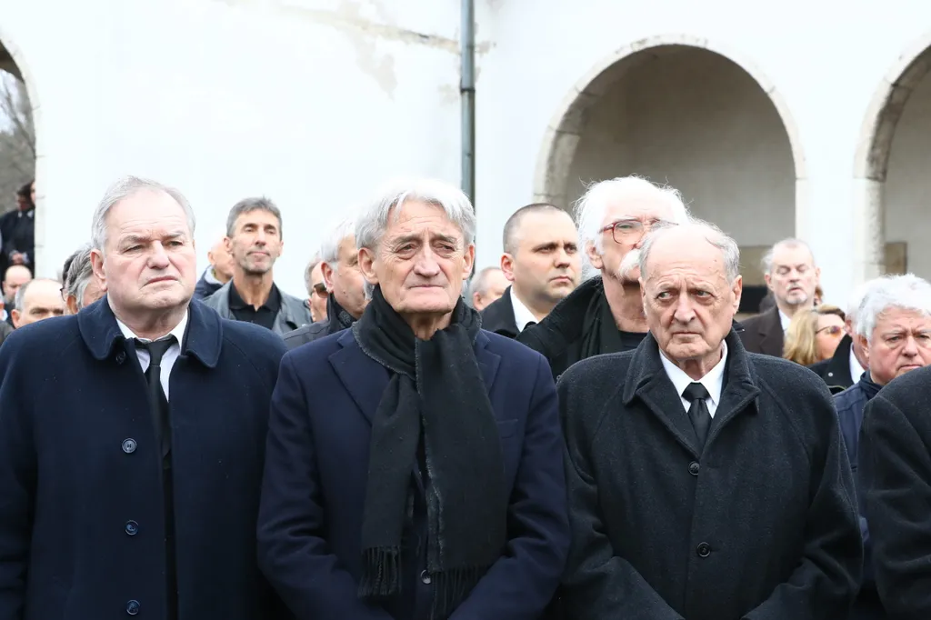 Kű Lajos (középen), labdarúgó