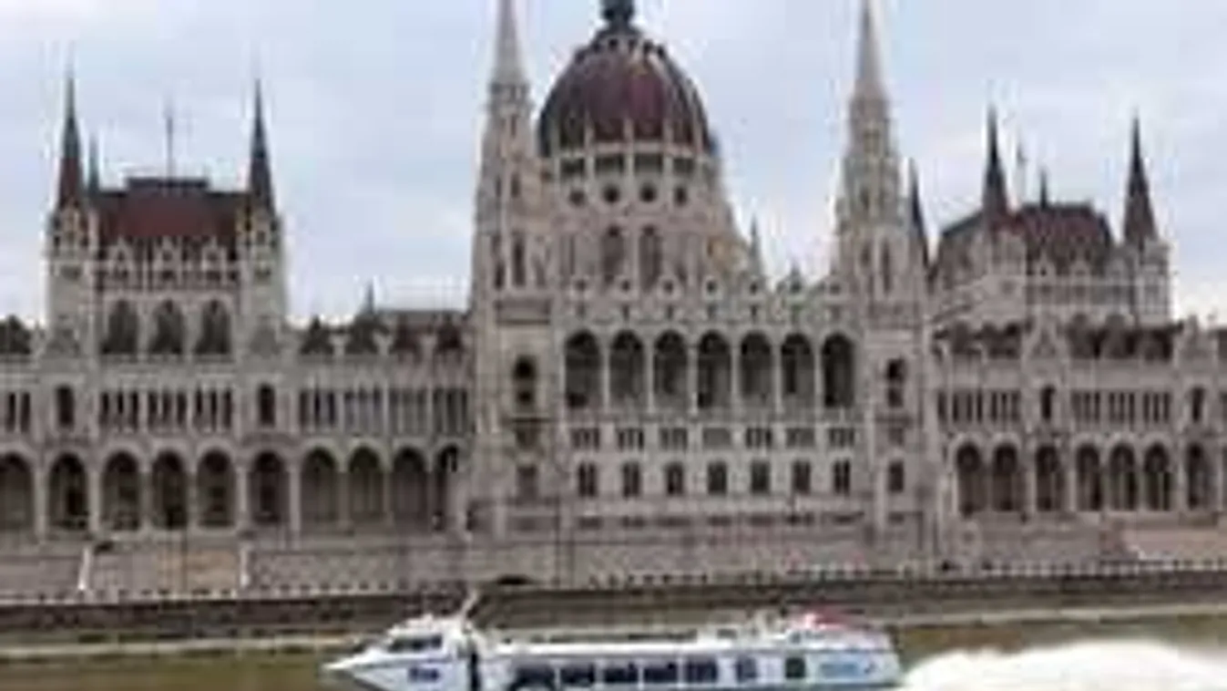 Szárnyashajóval is célba veheted a vizes-vb helyszíneit