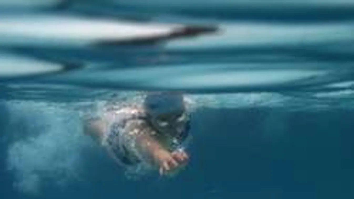 Érthetetlen tragédia: két kisgyerek és bébiszitterük fulladt bele a medencébe