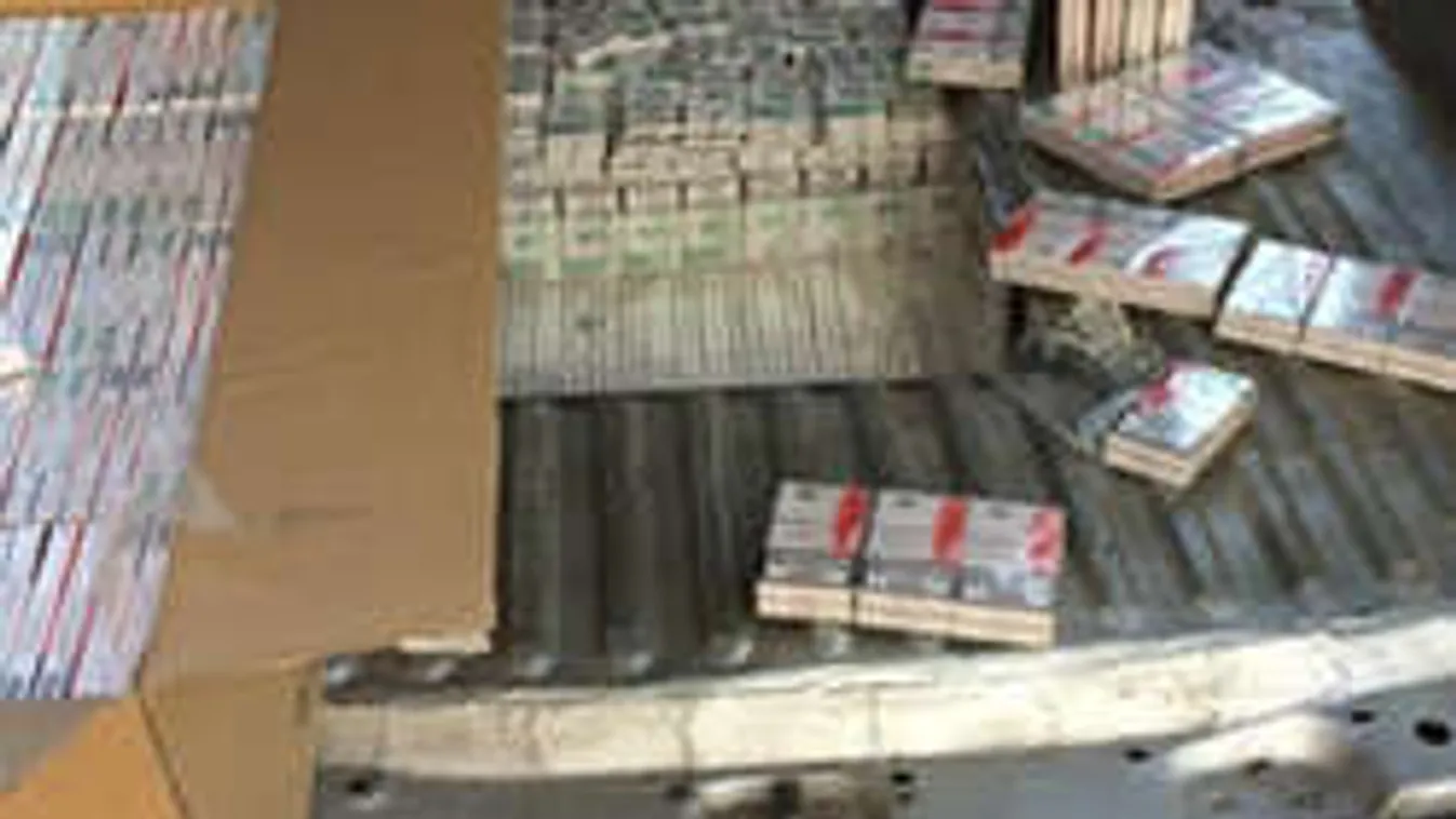 Több ezer doboz cigit foglalt le a NAV - Fotó!