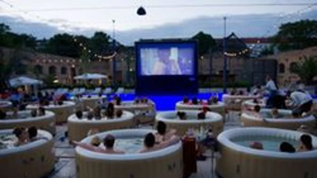 Új örület a medencés mozi! Kipróbálnád?