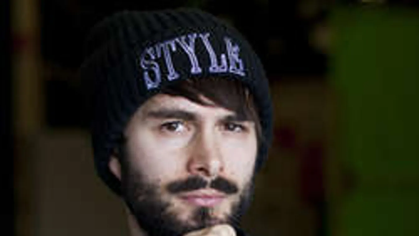 Facebookon dúl a háború az X-Faktor mentora miatt