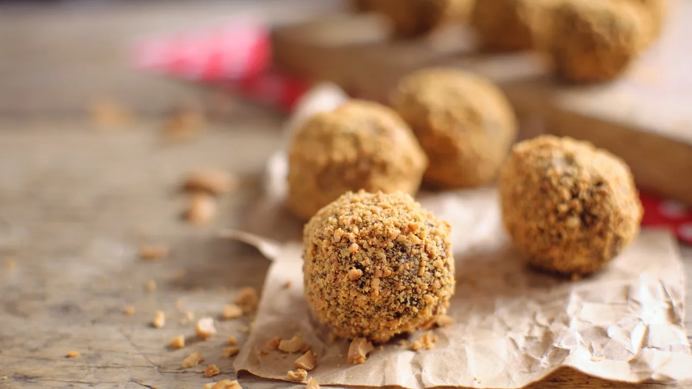 Ezt még sütni sem kell: így készül a mézeskalácsgolyó