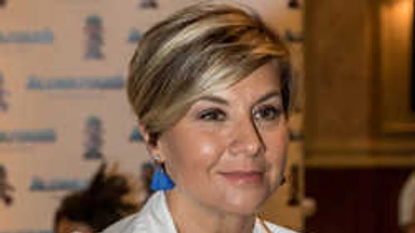 Nagy bejelentés: visszatér a képernyőre a magyar műsorvezető