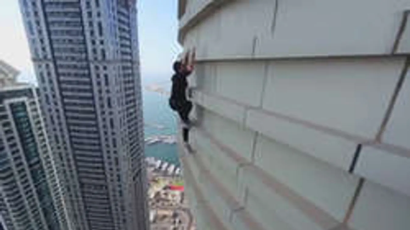 Ez a fickó nem szívbajos, szeret játszani... az életével!