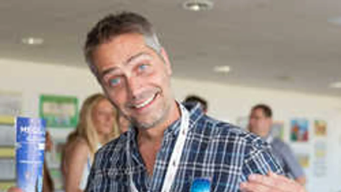 A Balatonra költözik Harsányi Levente!