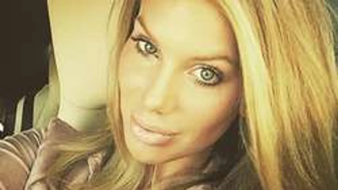 Így nyaldosták a vad hullámok a magyar bombázó testét