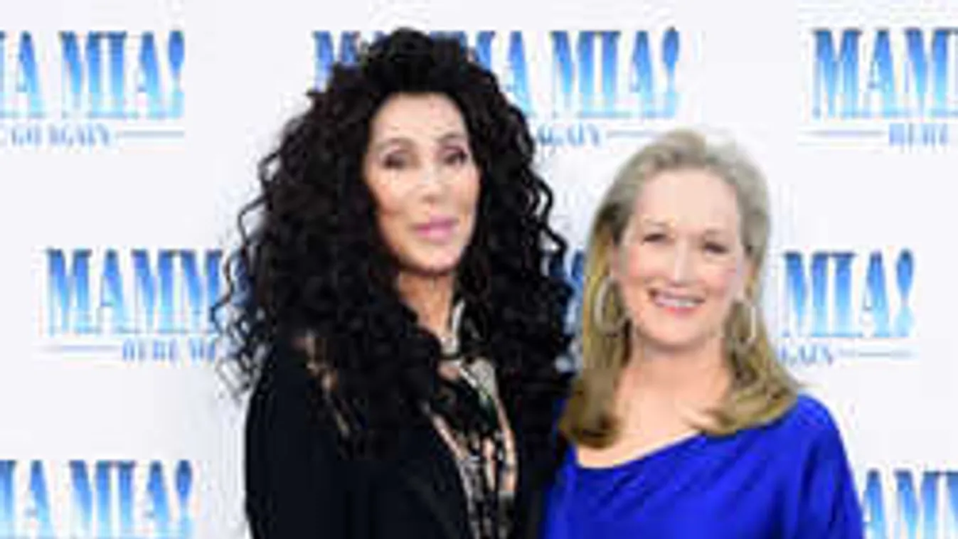 Meghűlt a levegő: forró csókot váltott a kamerák előtt a két dögös sztármami