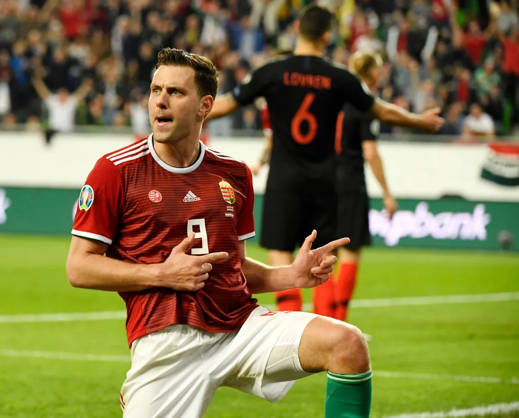 Március: Amire senki nem gondolt volna: a magyar fociválogatott Szalai Ádám góljának is köszönhetően 2-1-re legyőzte a világbajnoki ezüstérmes Horvátországot. Walest is legyűrtük a selejtezőn, de az Eb-re egyelőre így sem jutottunk még ki.