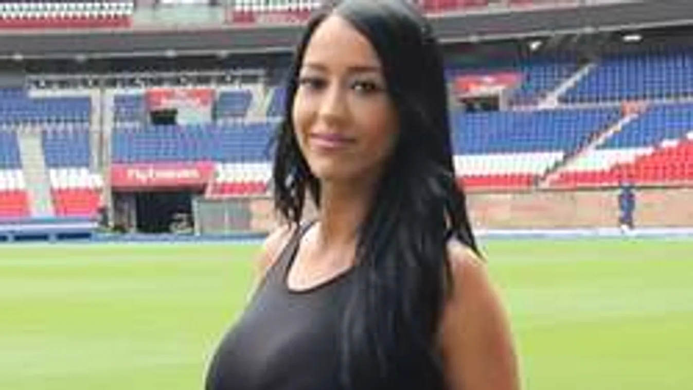 Zsebrevágott buksza: bekeményít a gigamelleit mutogató modell pasija