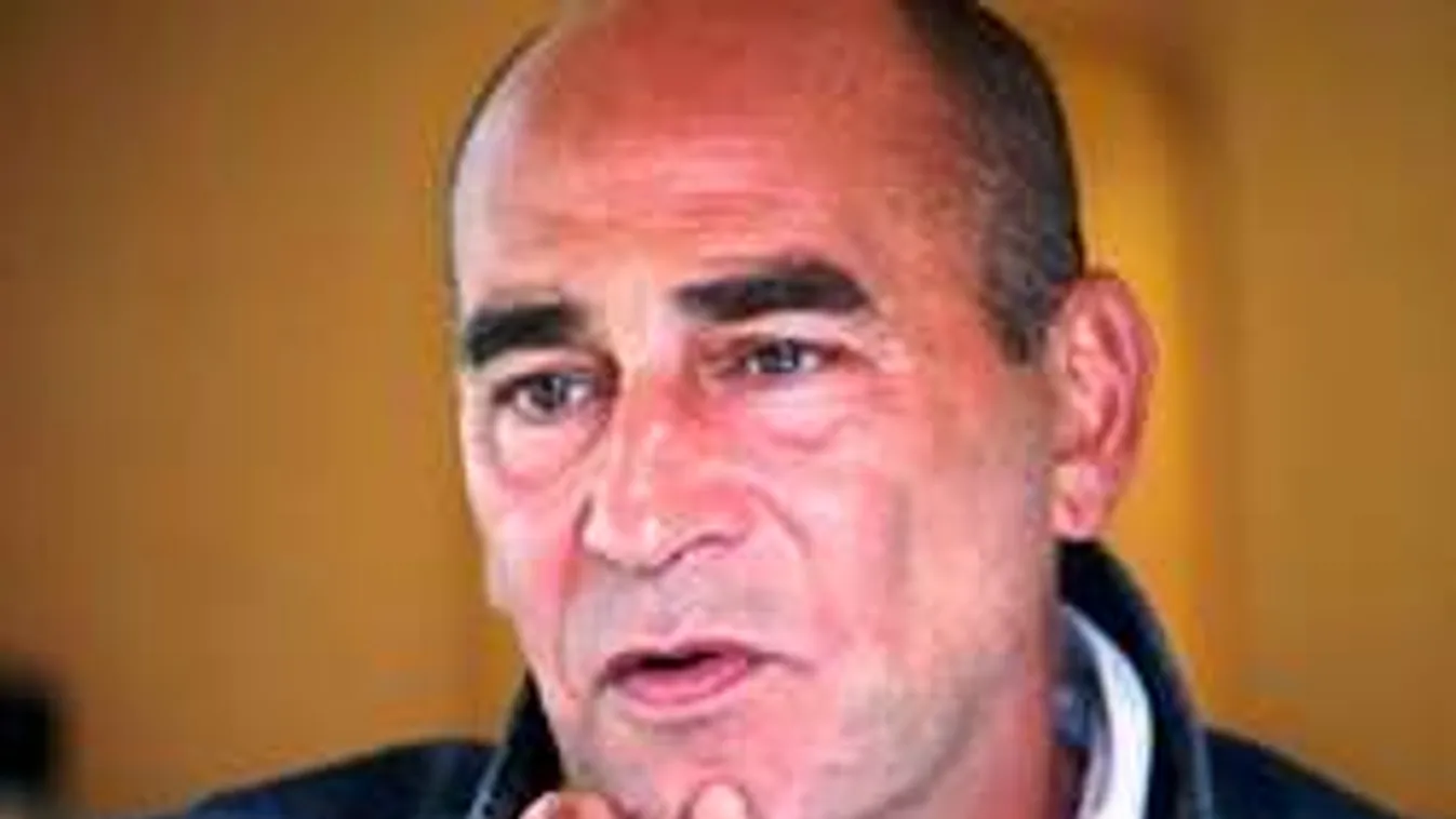 Így próbálják helyrehozni az orvosok Kulka János lebénult kezét!