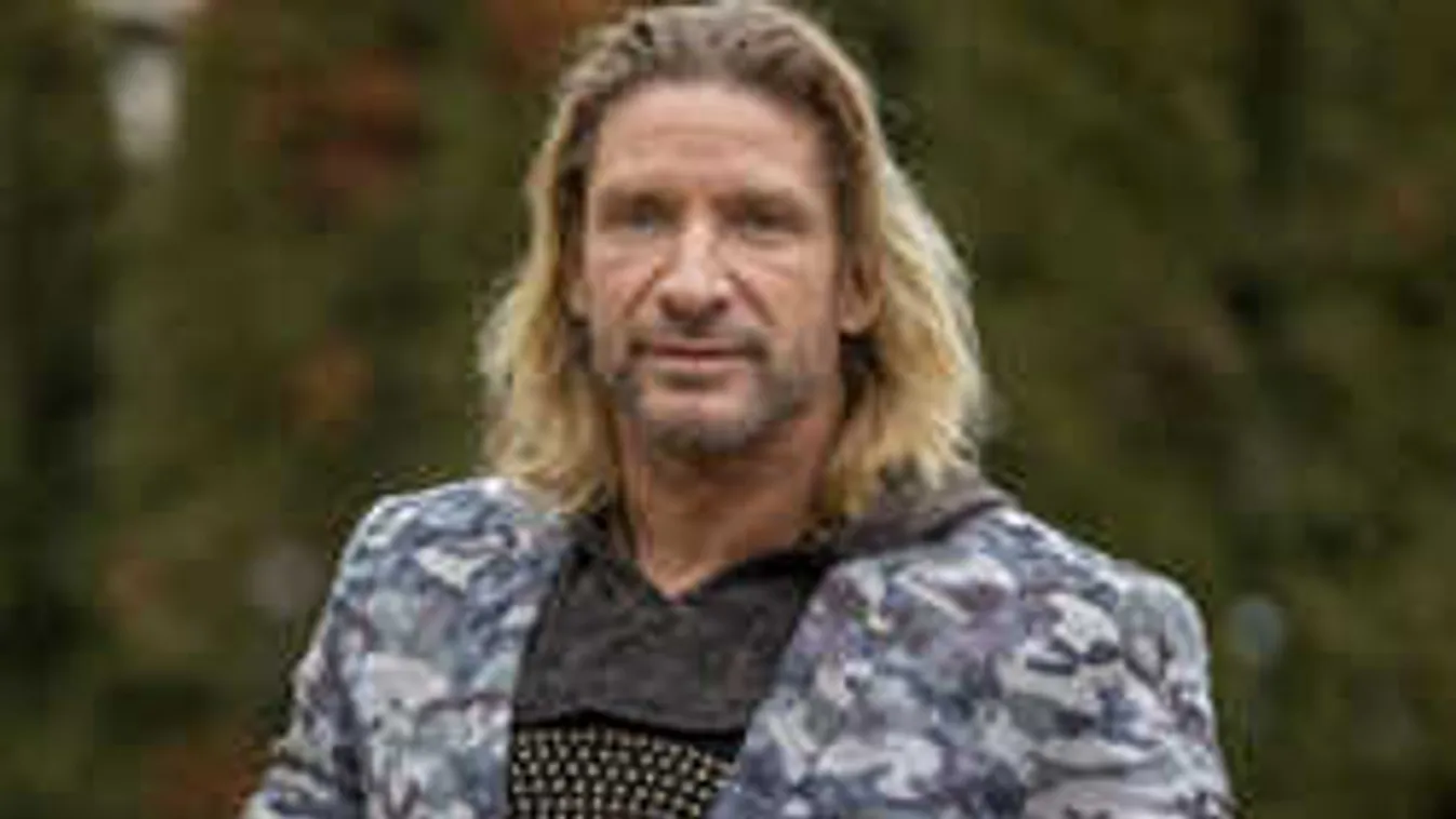 Plasztikai beavatkozásra készül a magyar sztárszínész!