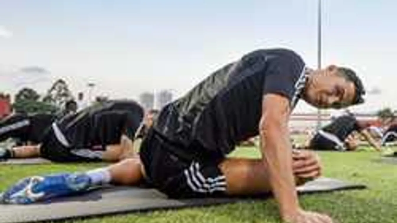 Cristiano Ronaldo az öklét rázva ugrott rá egy rendőrre