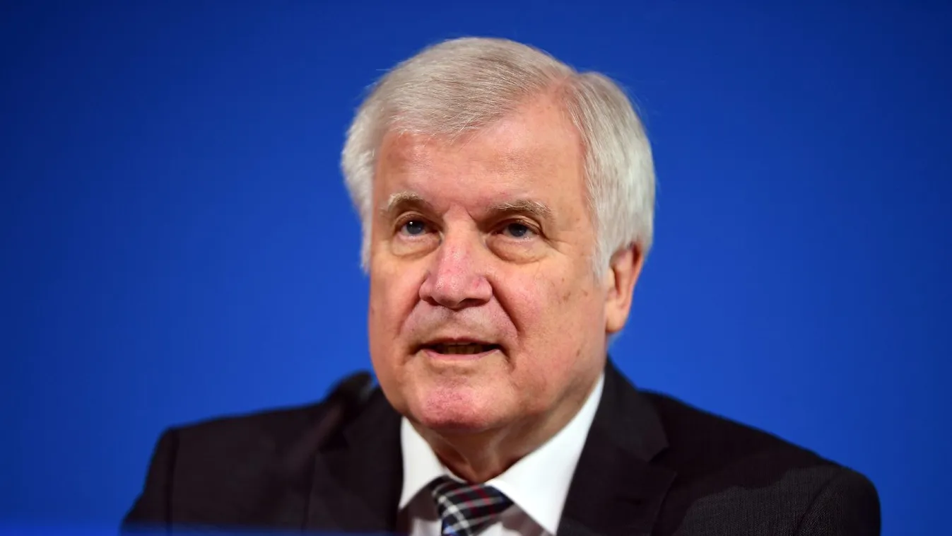 Seehofernek leesett a tantusz, újabb menekültválságtól tart