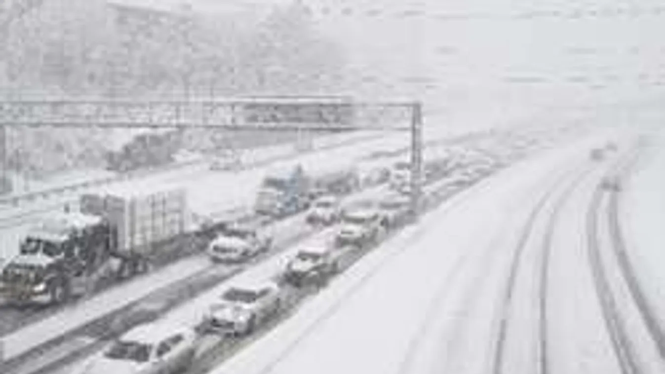 Így vészelik át a magyarok az amerikai ítéletidőt!