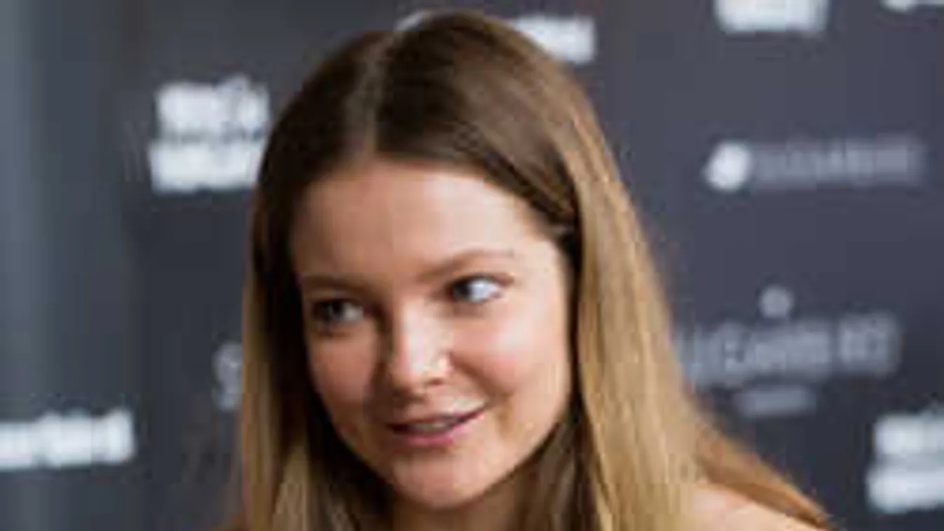 Anyaszült meztelenül fotózta le magát a gyönyörű magyar modell