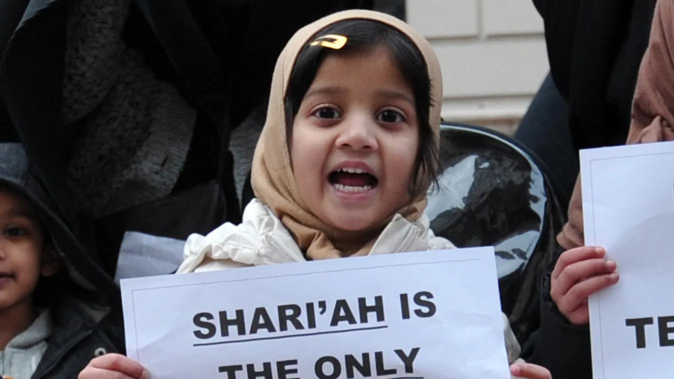 Már az egyéves kislányokra is fejkendőt erőltetnek egy svéd városban