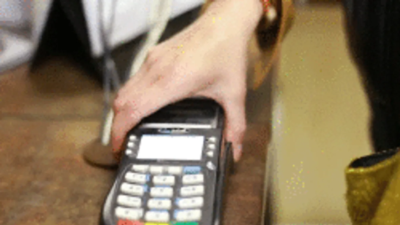 Véletlenül lopott terminált a néni!