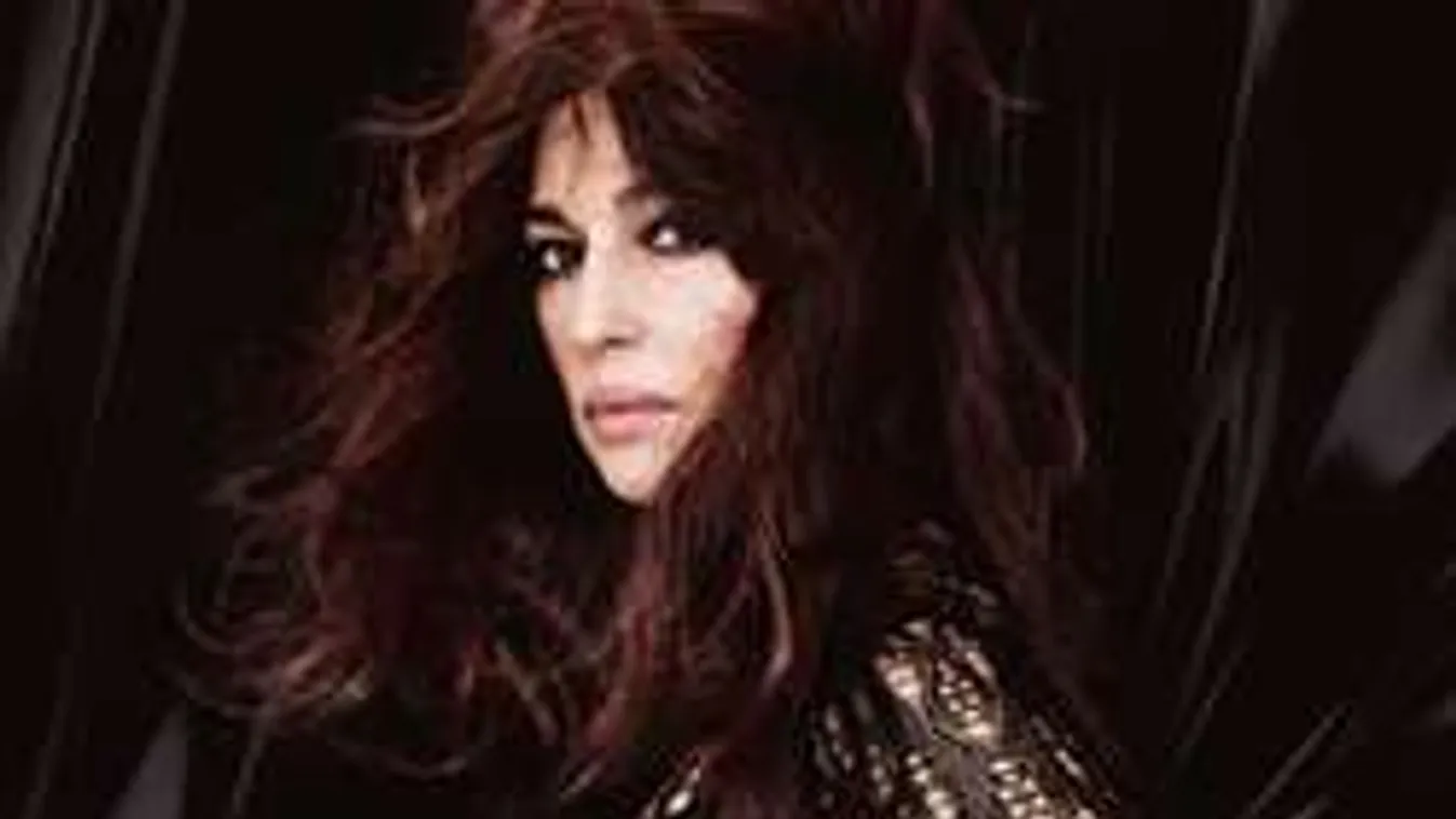 Pucér képek a szülinapját ünneplő ötvenes bombázóról