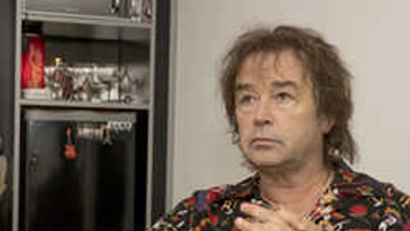 Elhunyt pályatársai lelki üdvéért imádkozik mindennap Szikora Róbert