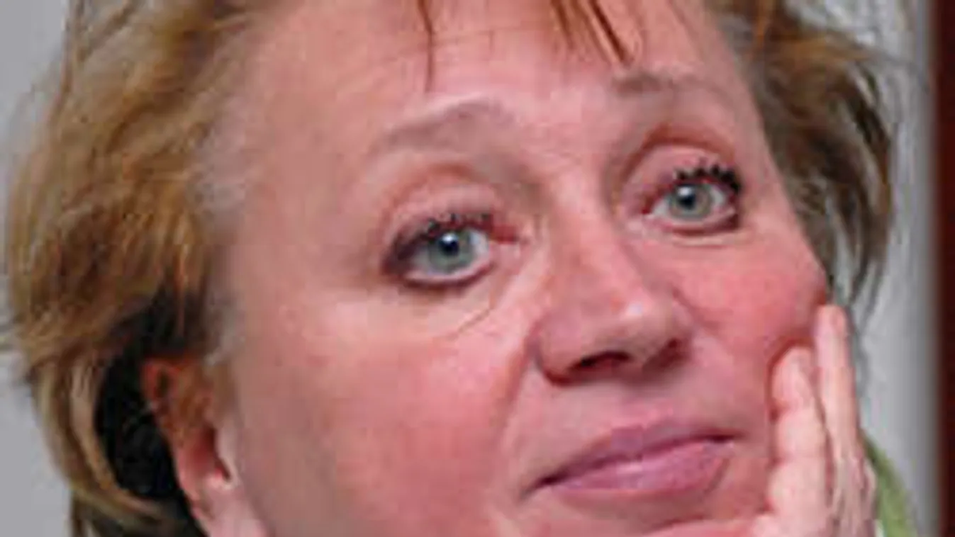 Ilyen nagy a baj? Nem tér vissza a színpadra Csákányi Eszter