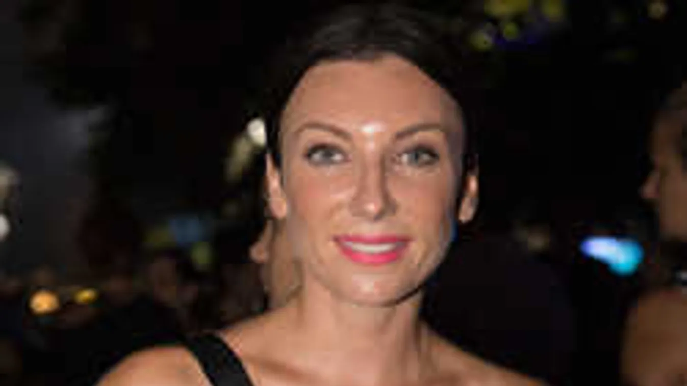 Meztelen combok, szexi tűsarkú: Sosem volt ilyen dögös Rúzsa Magdi