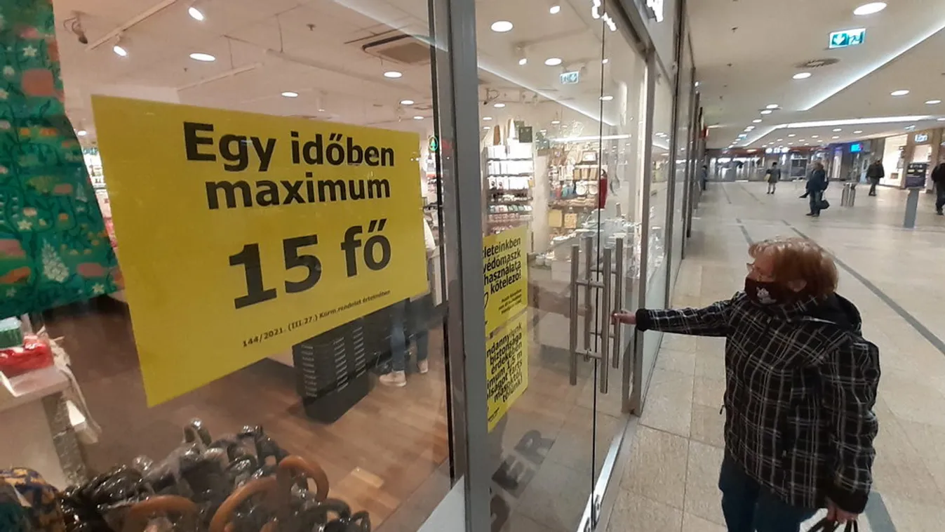 Újranyitás: Ilyen feliratok várják a magyarokat a boltok előtt