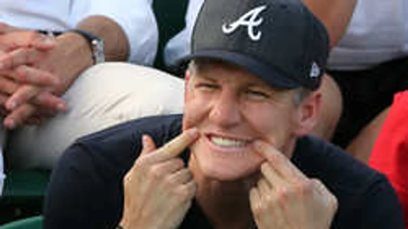 Váratlan bejelentést tett a világbajnok focista