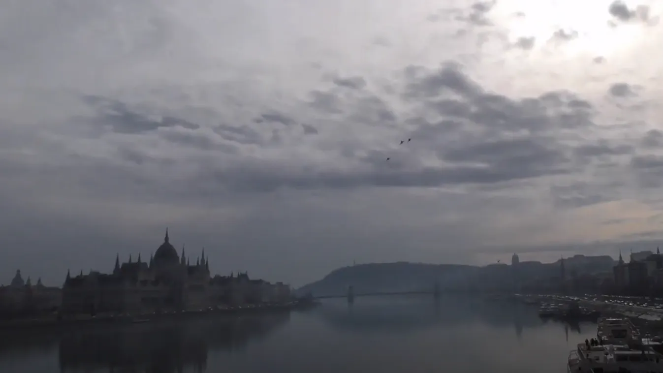 Így húztak át Budapest felett a Gripen vadászgépek