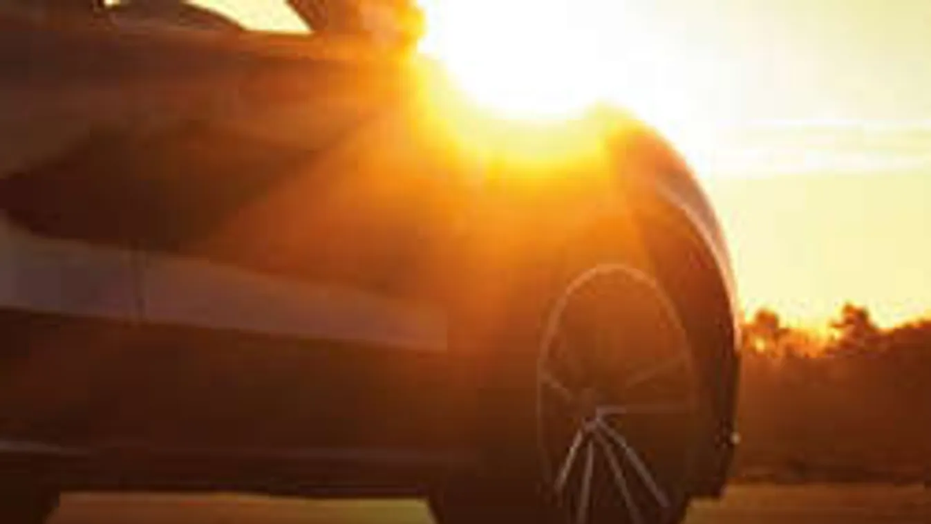 Kínzás: 50 fokos kocsiba zárta 3 gyermekét a felelőtlen anya!