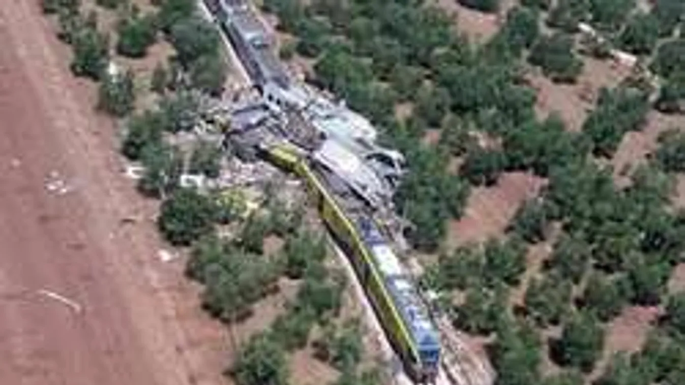 Brutális fotók az olaszországi vonatszerencsétlenségről!