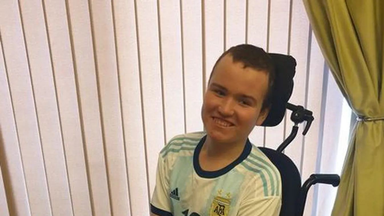 „Hogyan mondjuk el neki, hogy haldoklik?” – lassan az összes emlékét elveszíti a 17 éves fiú