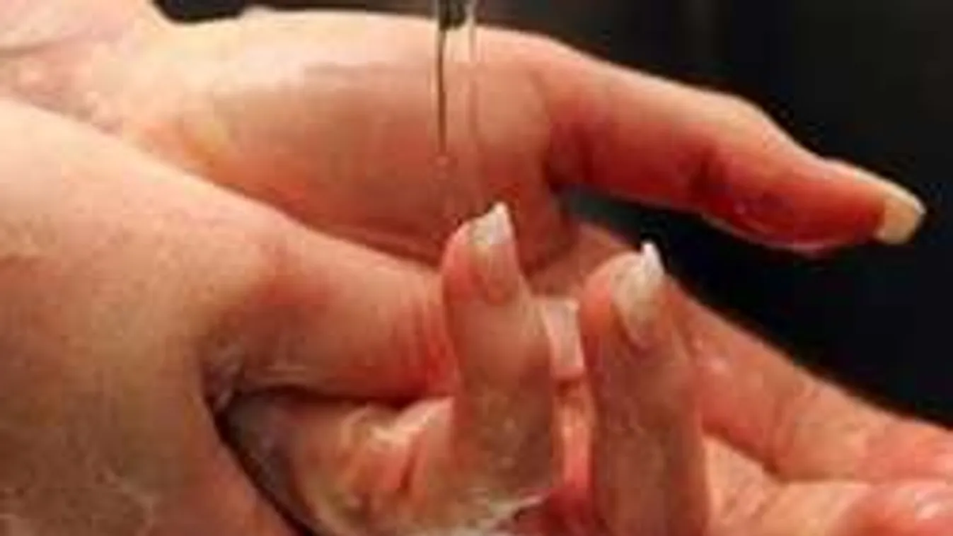 Kézmosással csinál milliókat egy nő