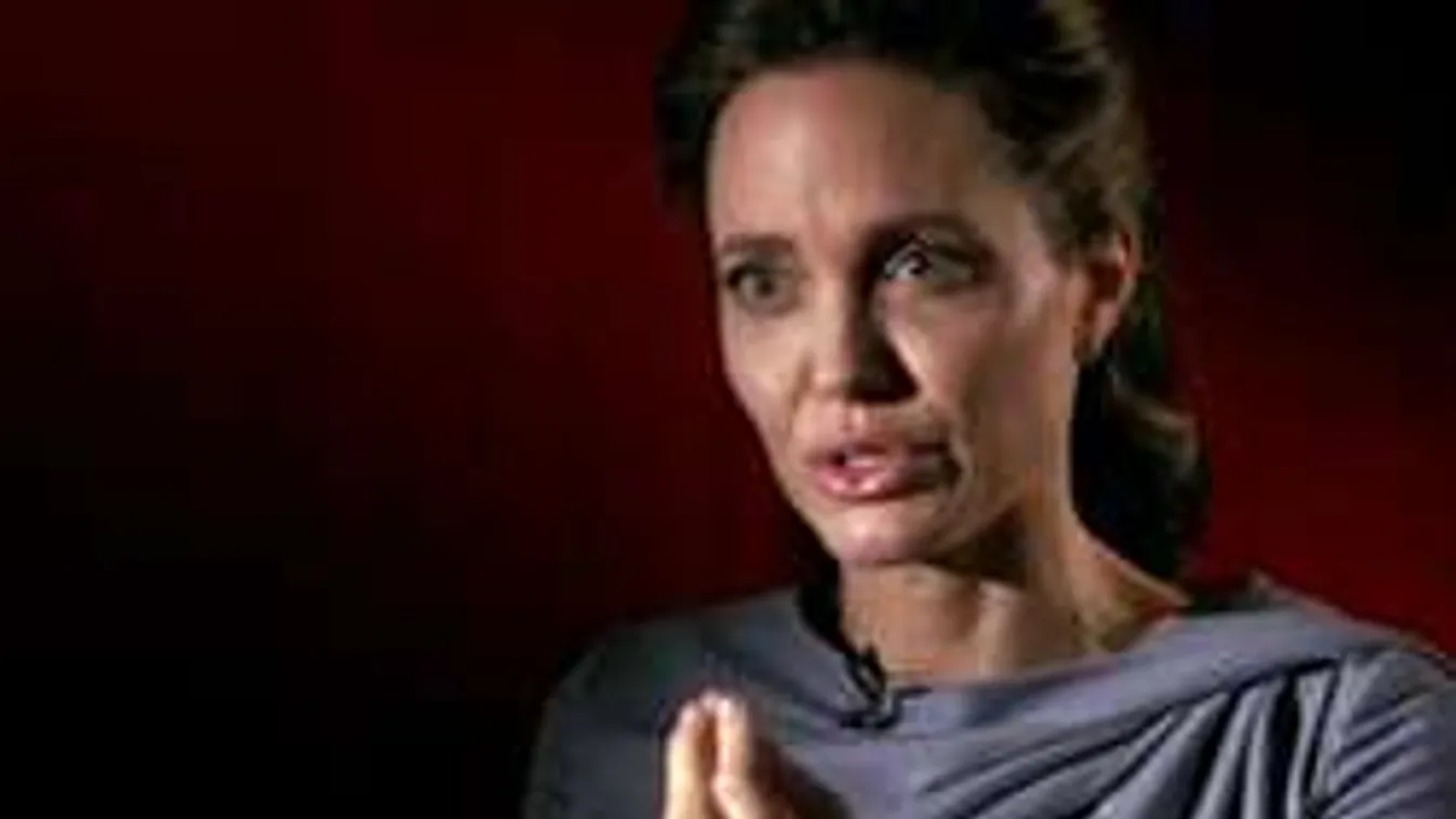 Botrány! Kitálalt Joliék babysittere!