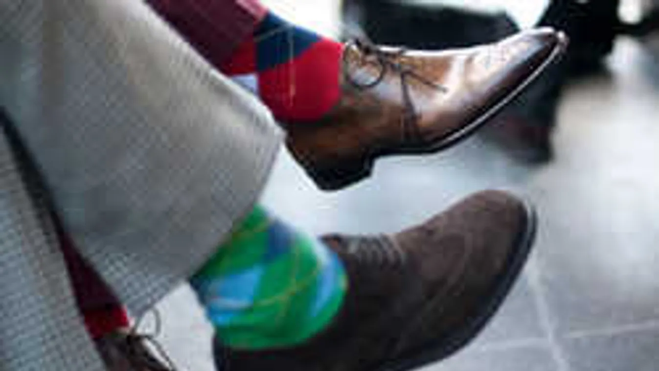 Nem hiszed el, hogy mi dudorodott a férfi zoknijában