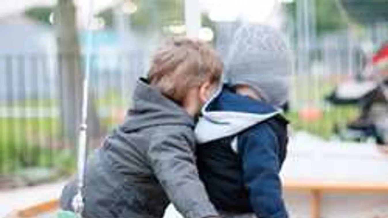 Családi tragédia Debrecenben: holtan találták a négygyermekes édesanyát