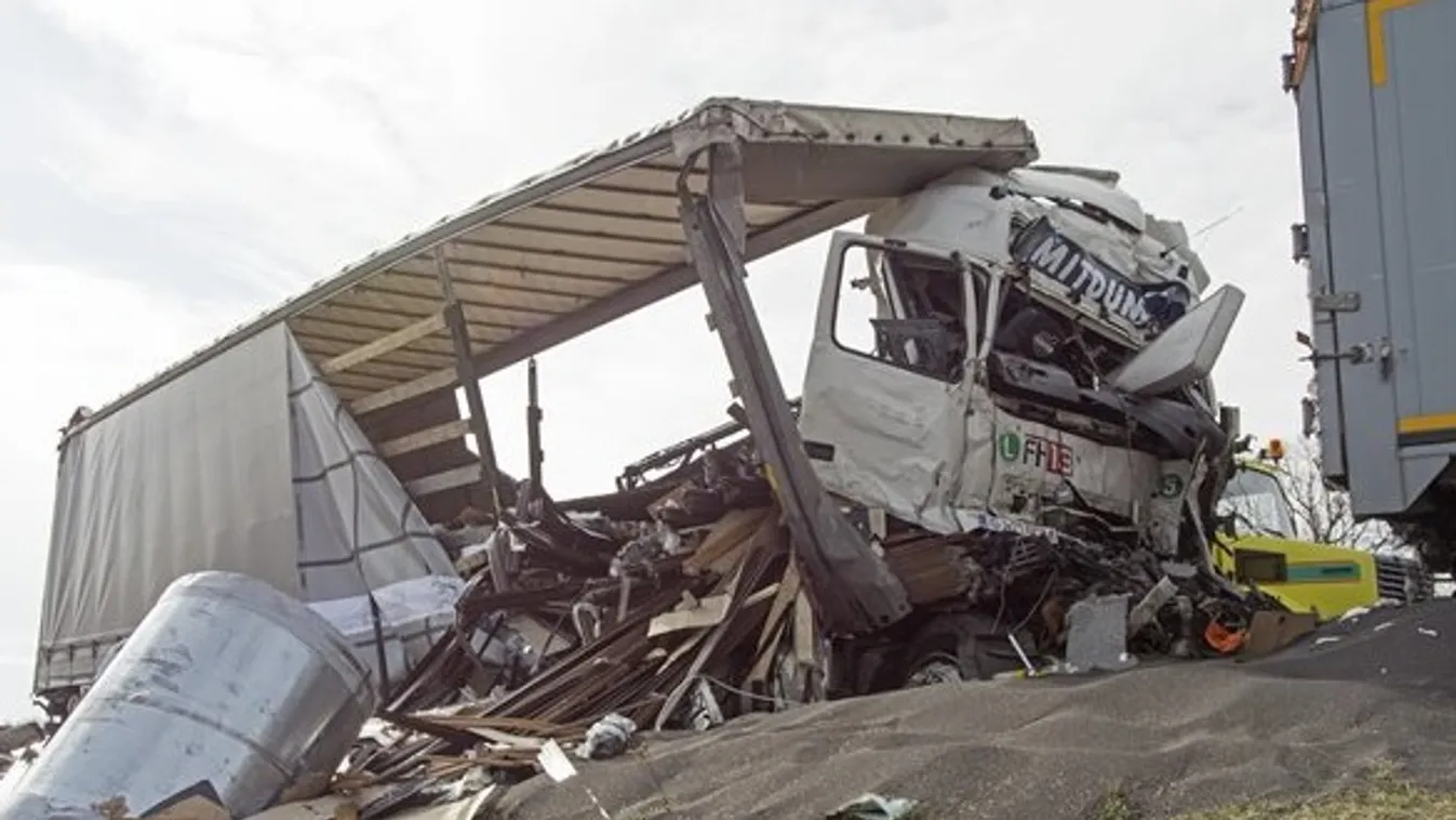 Halálos baleset történt az M1-es autópályán – fotók